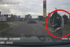 Motorkář ve Znojmě porušil, co se dalo! Na kradeném stroji jel pod vlivem, bez značky i řidičáku Motorkář ve Znojmě porušil, co se dalo! Na kradeném stroji jel pod vlivem, bez značky i řidičáku